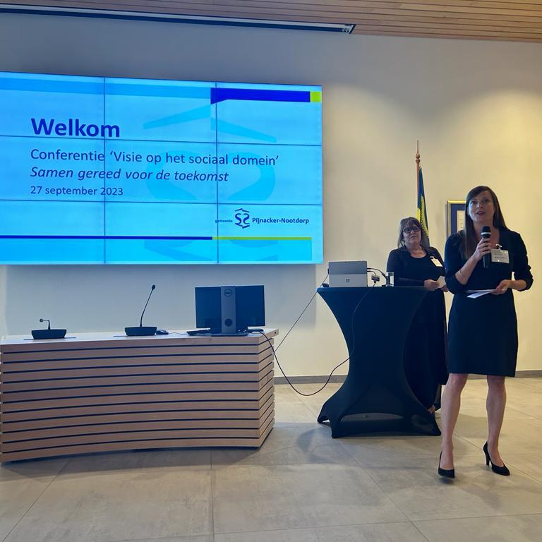 Deelnemers aan de conferentie worden welkom geheten door de wethouders sociaal domein